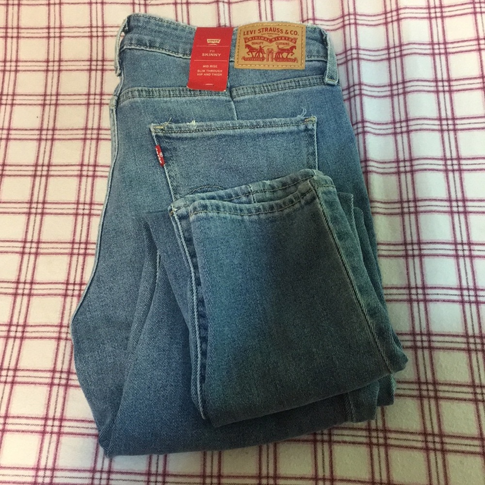 LEVIS STRAUSS